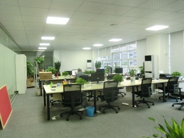 牵引车门玻璃多少钱一块